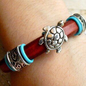 Sea Turtle - Leather Bracelet - Regaliz Licorice Leather - Fits 6.5" Wrist